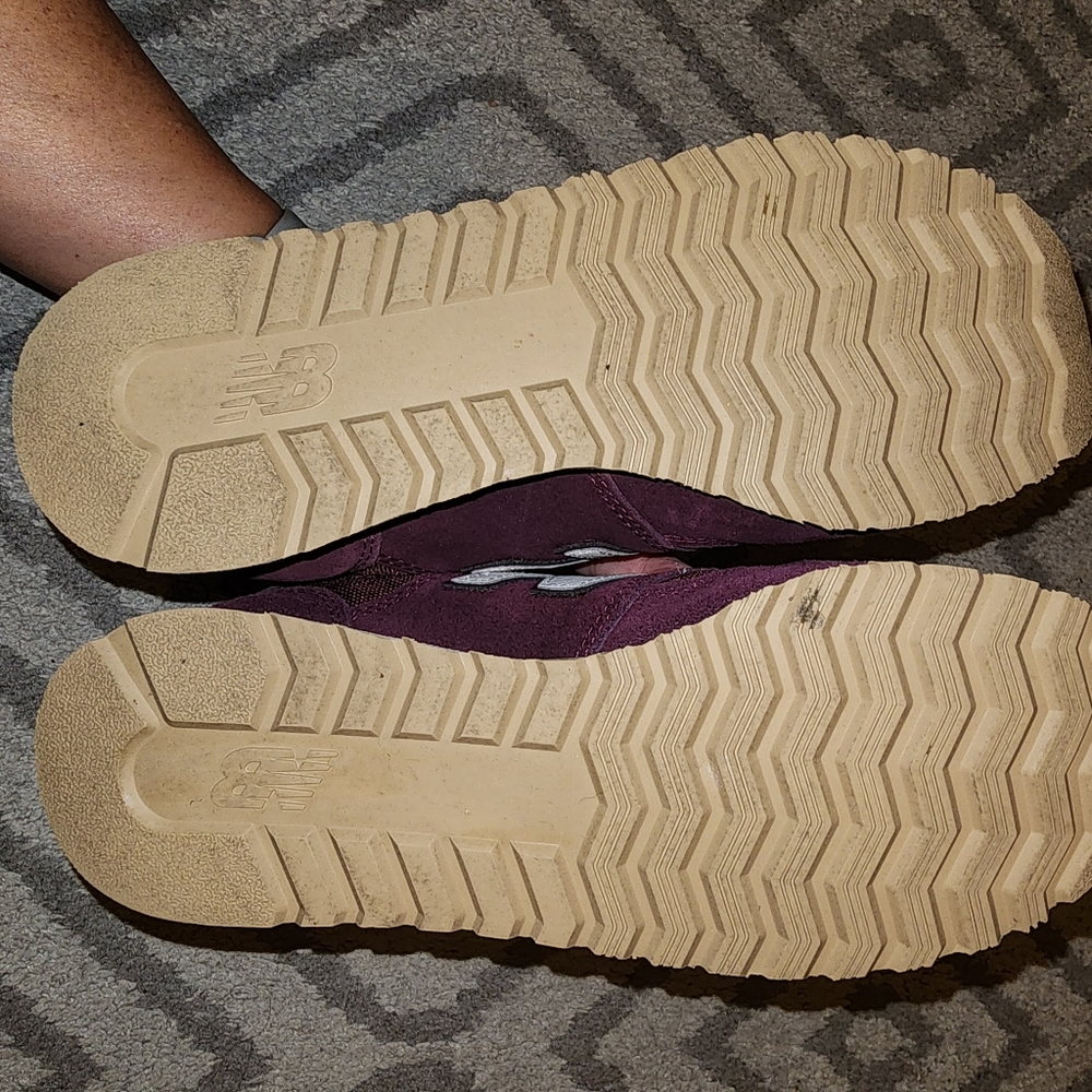 New Balance 520 (Burgundy) - Picture 5 of 5